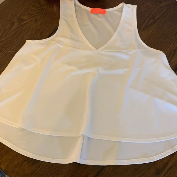 Women’s tanks - Picture 5 of 7